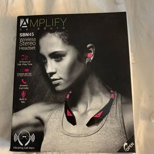 Wireless stereo headset